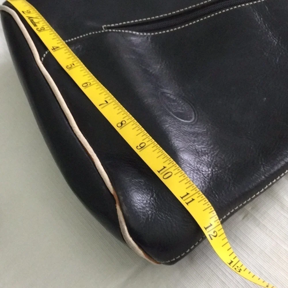 Woman’s Bag Style by Vera Pelle Shoulder Strap zips to convert to a Backpack.